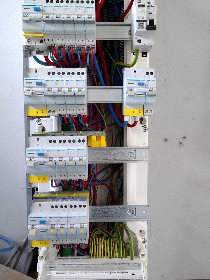Mise en place et configuration d'un tableau électrique Saint-Jeoire
